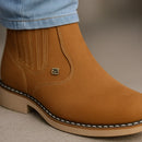 [Kit 4 em 1] Bota Masculina Zemu de Cano Curto em Couro Legítimo com Boné Modão, Cinto Country e Carteira GRÁTIS